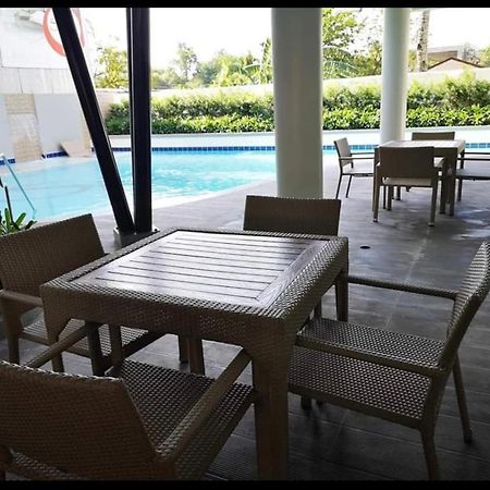 One Spatial Two Bedroom Condominium Unit With Pool And Gym Free Netflix And Wifi Iloilo Zewnętrze zdjęcie