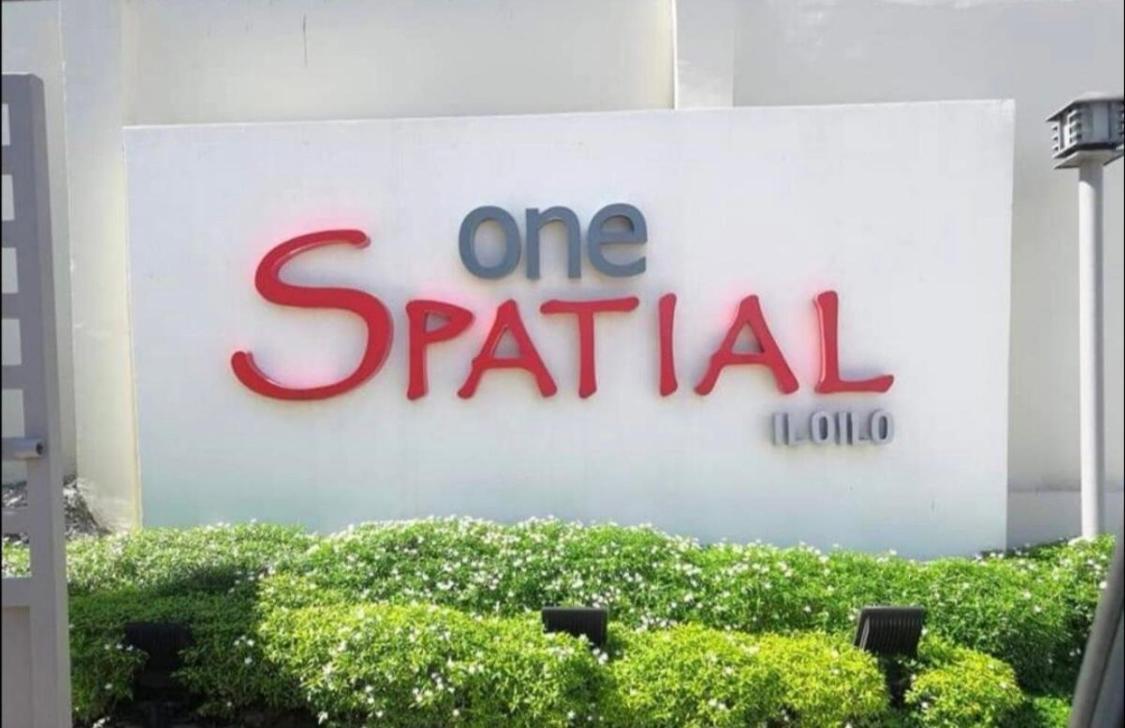 One Spatial Two Bedroom Condominium Unit With Pool And Gym Free Netflix And Wifi Iloilo Zewnętrze zdjęcie