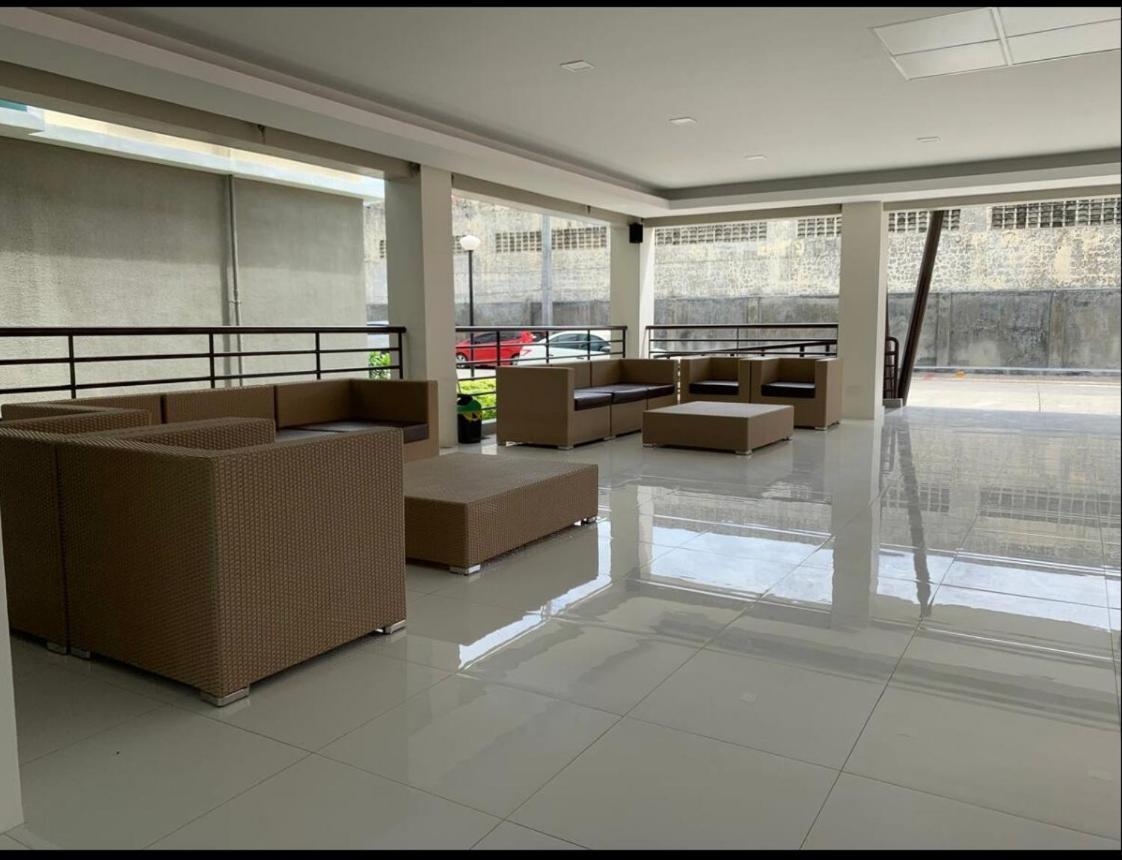 One Spatial Two Bedroom Condominium Unit With Pool And Gym Free Netflix And Wifi Iloilo Zewnętrze zdjęcie