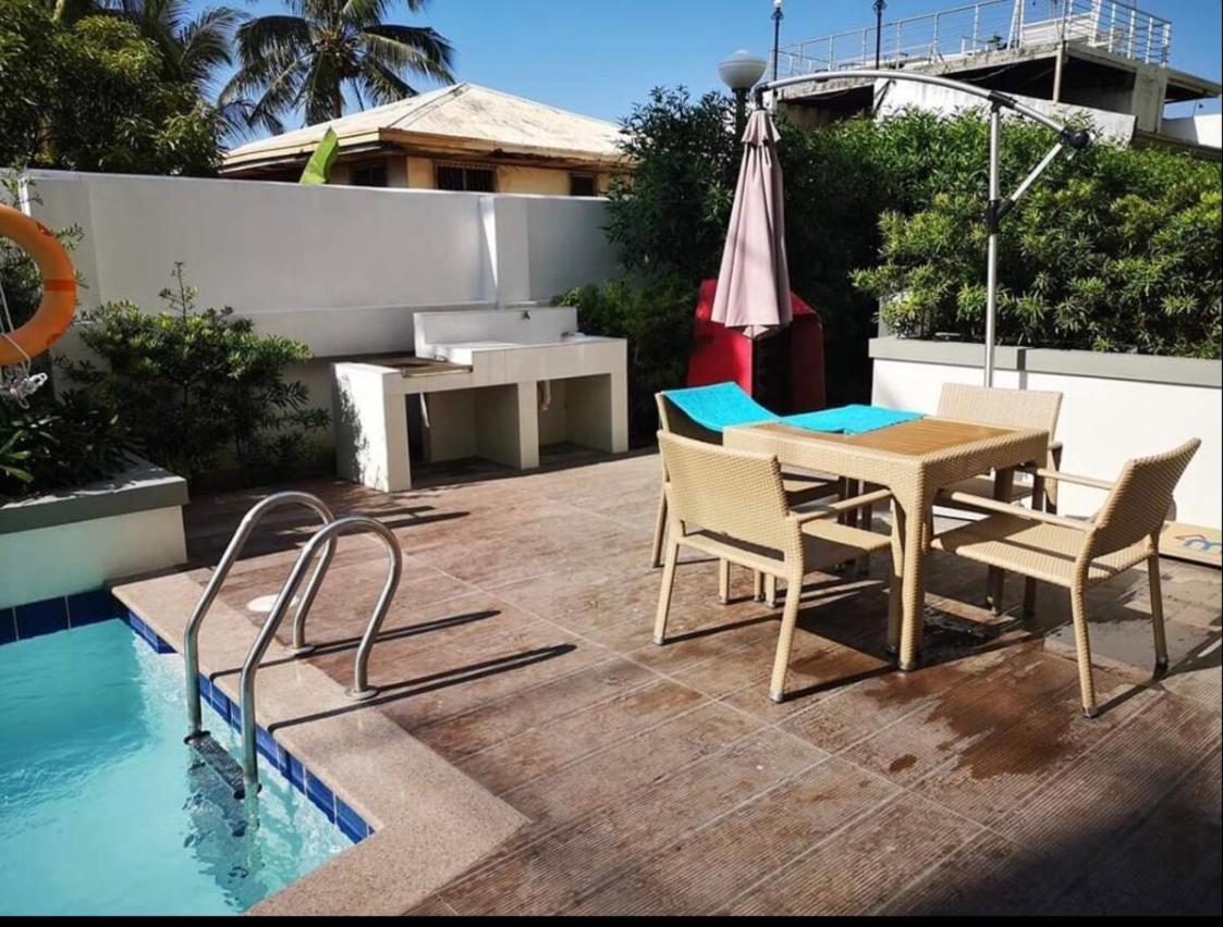 One Spatial Two Bedroom Condominium Unit With Pool And Gym Free Netflix And Wifi Iloilo Zewnętrze zdjęcie