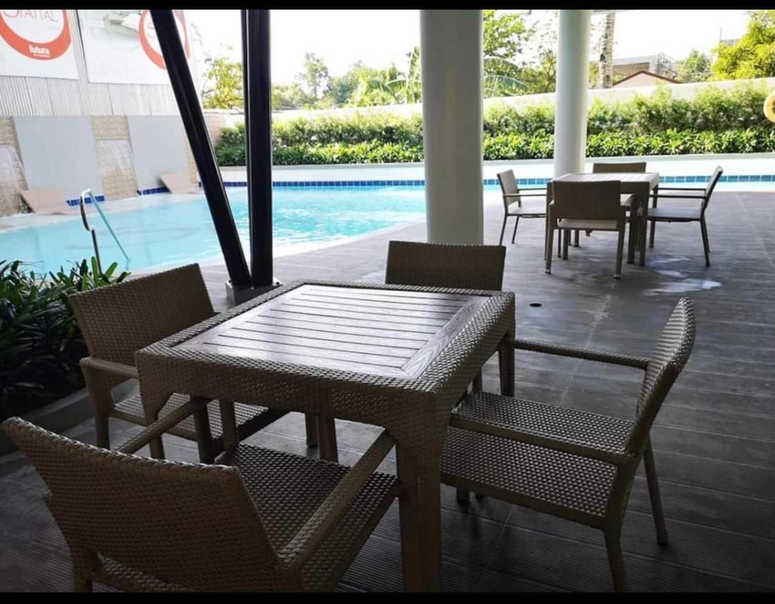 One Spatial Two Bedroom Condominium Unit With Pool And Gym Free Netflix And Wifi Iloilo Zewnętrze zdjęcie