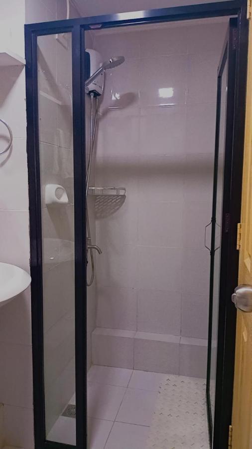 One Spatial Two Bedroom Condominium Unit With Pool And Gym Free Netflix And Wifi Iloilo Zewnętrze zdjęcie
