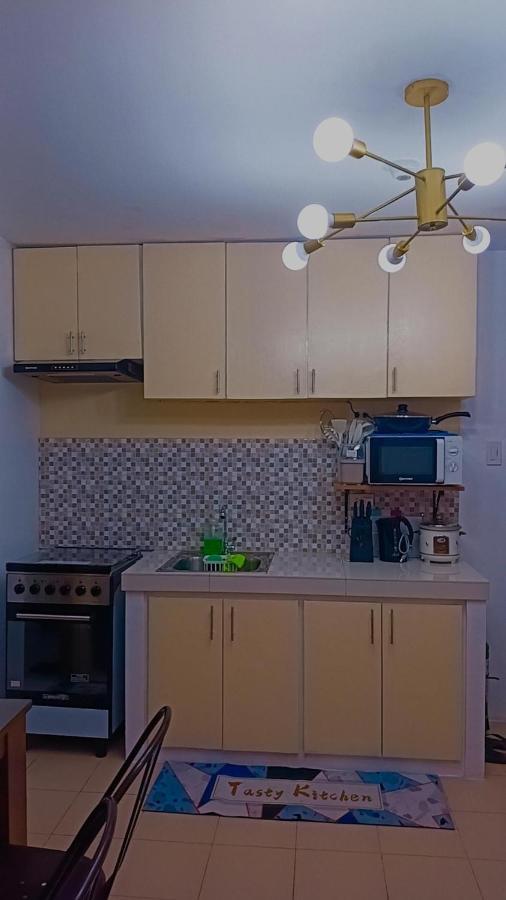 One Spatial Two Bedroom Condominium Unit With Pool And Gym Free Netflix And Wifi Iloilo Zewnętrze zdjęcie